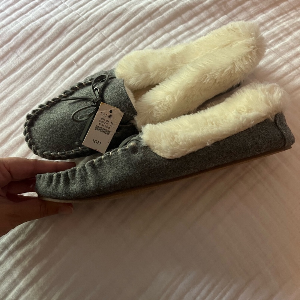 Talbots Cozy Gray and Cream Slippers